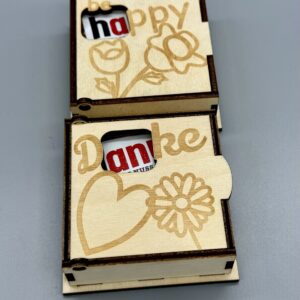 🍫 Hanuta-Geschenkbox aus Holz – liebevolle Gravur (ohne Inhalt)